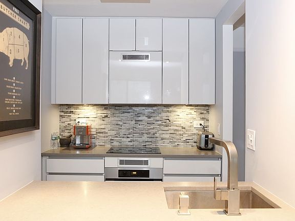 3rd image of 275 Greenwich St APT 9F