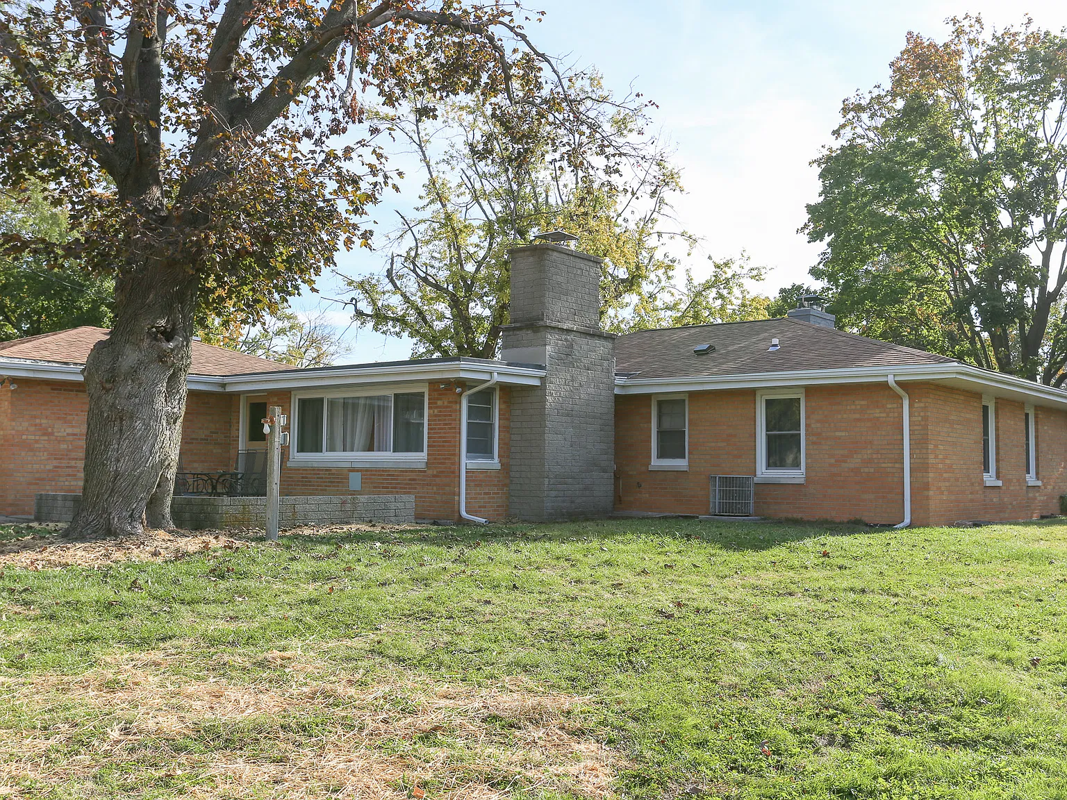 3 bed, 1147 sqft, $1,645 — Photo 2
