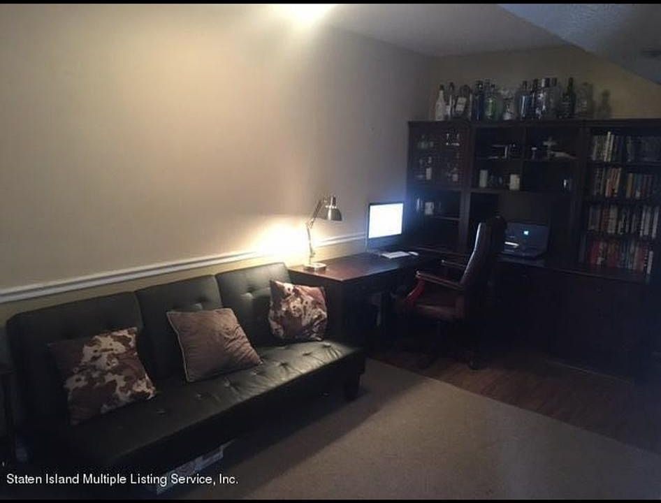 1st image of 184 Regis Dr