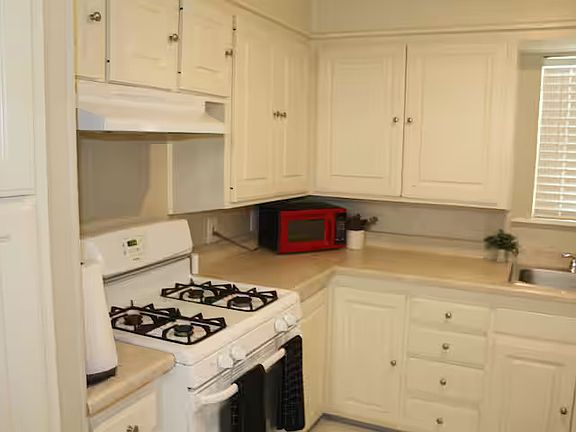 4th image of 2602 30th St