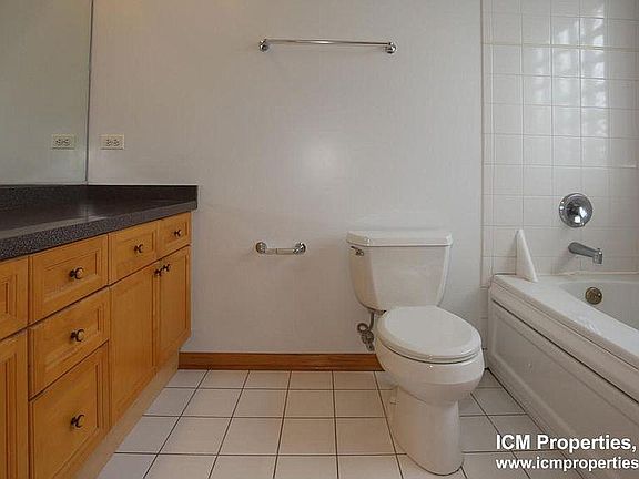 5th image of 2743 N Southport Ave #3F