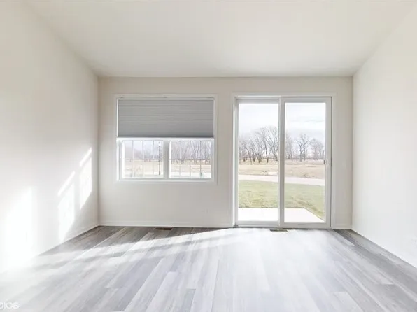 78 Olympus Dr, Tinley Park, IL 60477