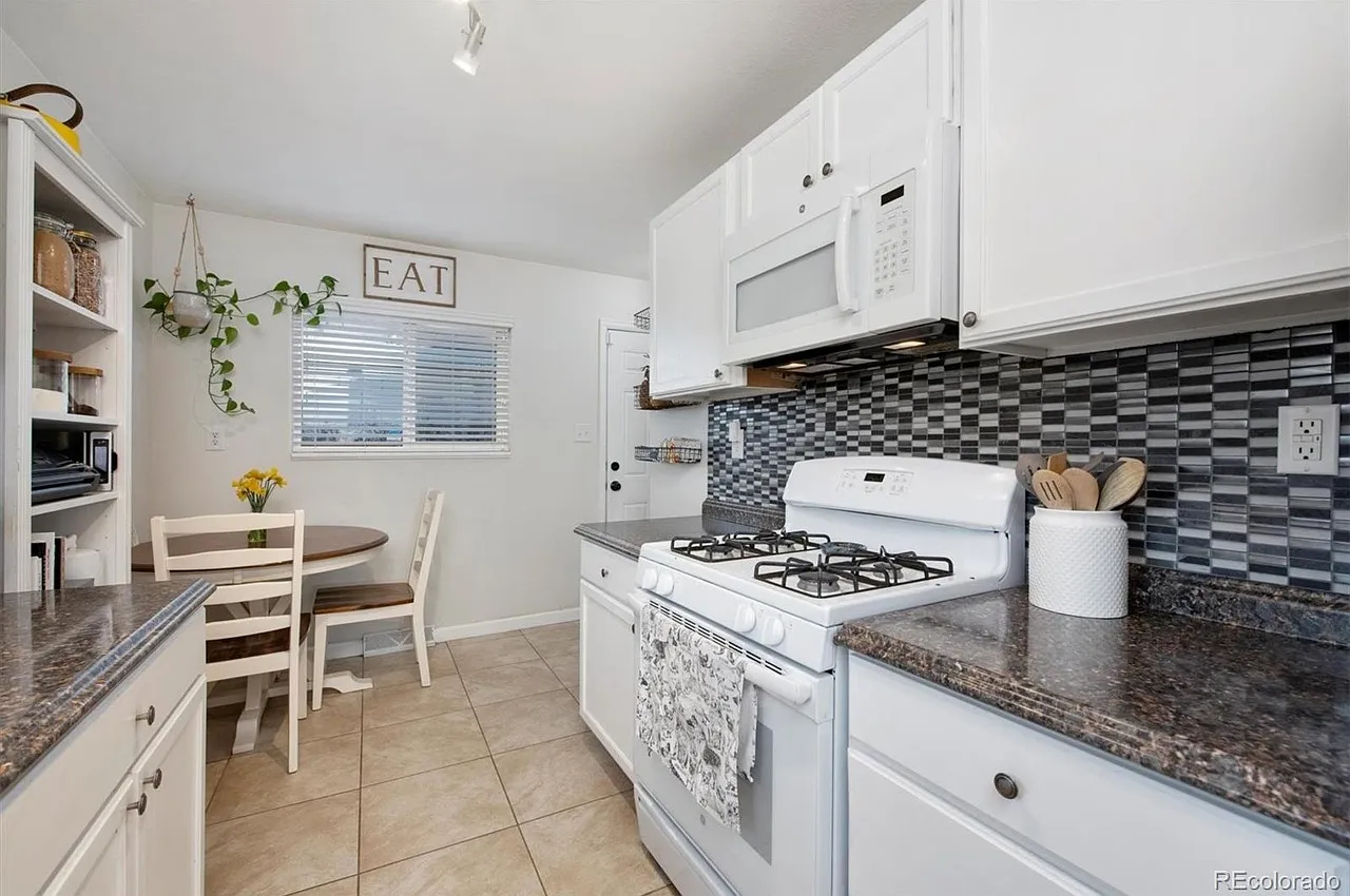 5 bed, 1820 sqft, $2,925 — Photo 2