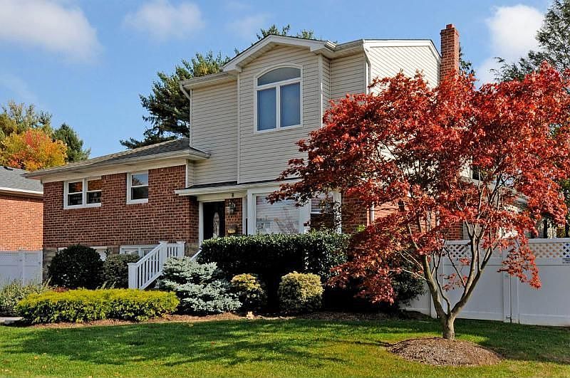 1st image of 26 Kathleen Dr E
