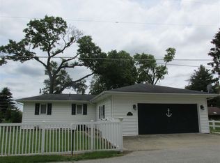 105 Lakeview Dr, Walkerton, IN