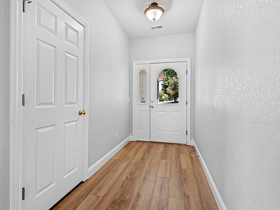 5th image of 1307 Barberry Ln