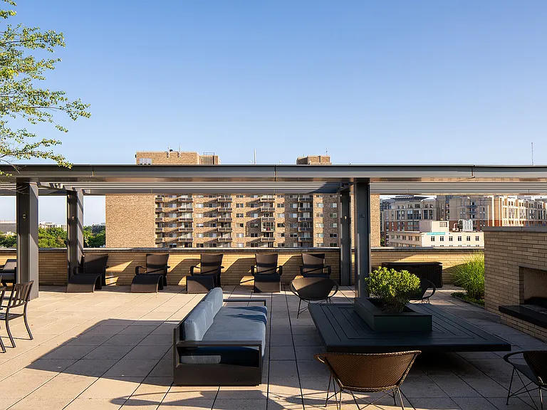 Enjoy panoramic views of Bethesda and beyond on your community rooftop