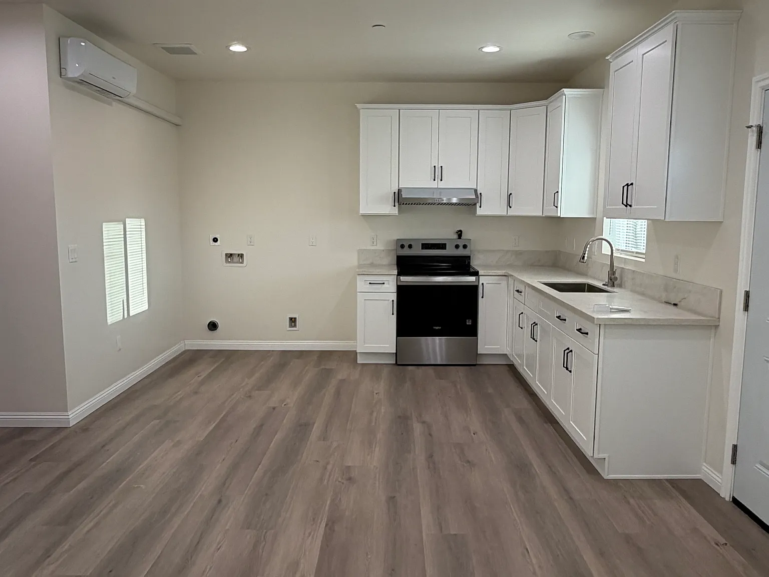 2 bed, 1.5 bath, $2,400 — Photo 2