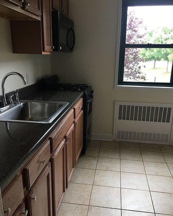2nd image of 200 Beacon Hill Dr APT 1R