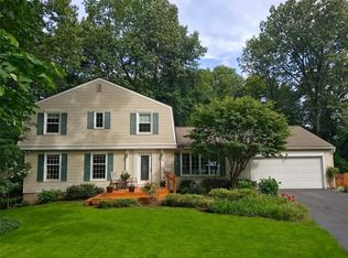 15 Woods End, Fairport, NY 14450