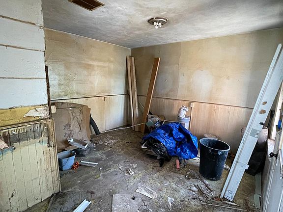 5th image of 49 Columbia Ave
