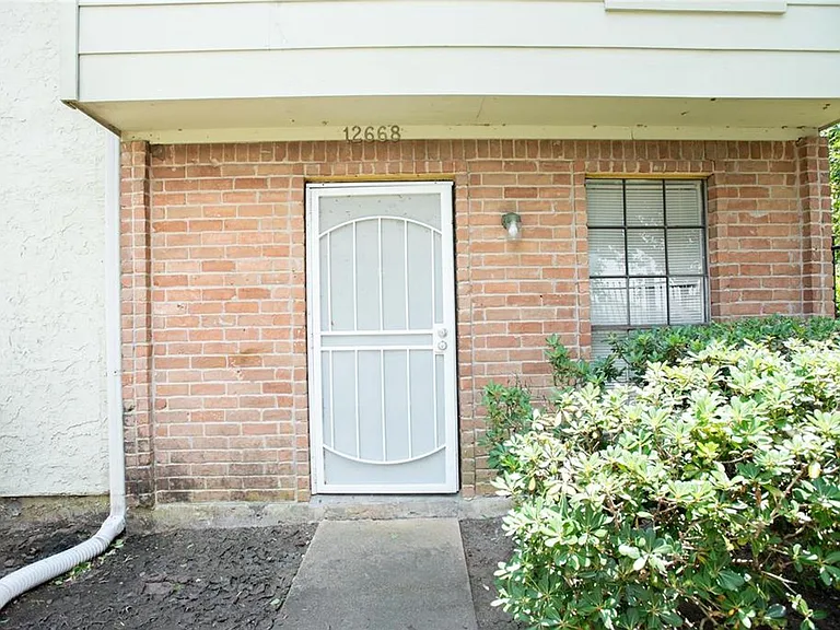 12668 Windsor Village Dr — Photo 1
