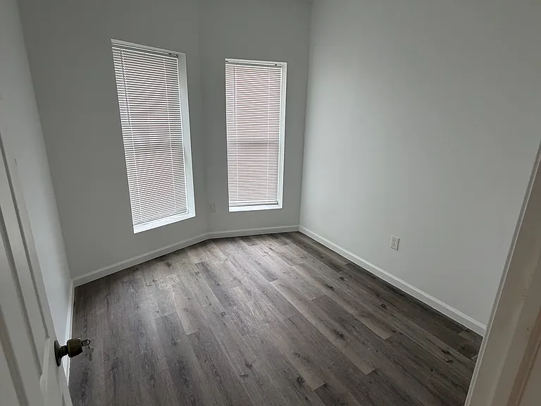 1831 Walbrook Ave — Photo 5