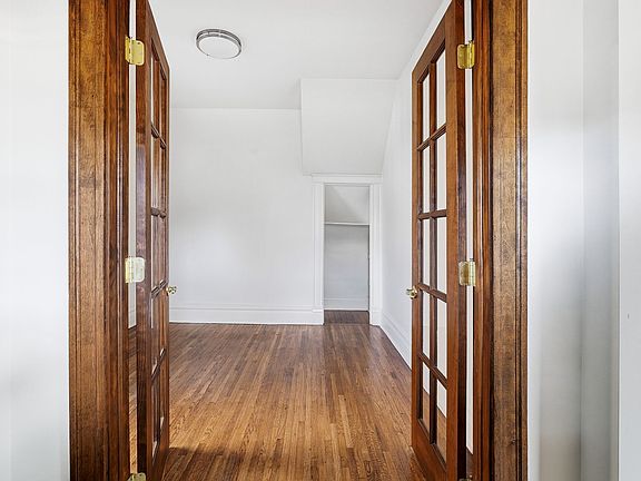 5th image of 730 Inca St