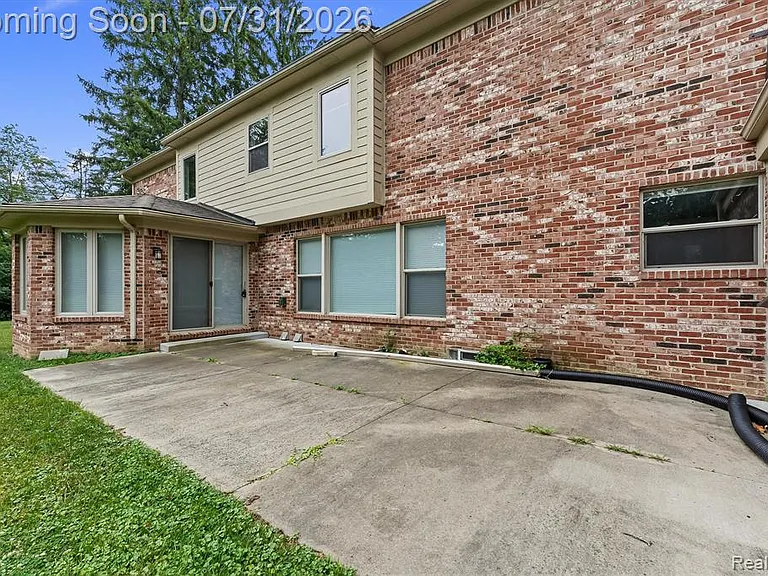 1592 Lone Pine Rd — Photo 33