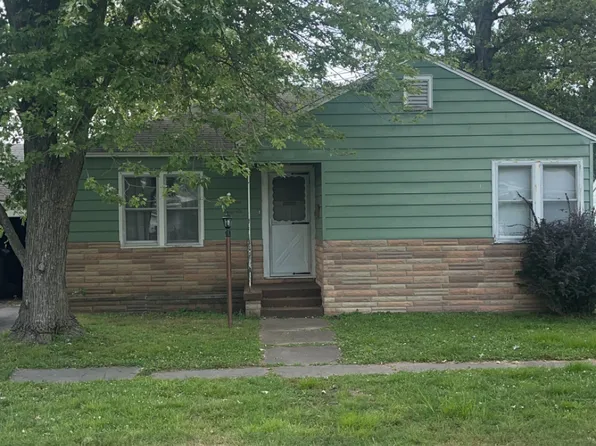 1336 S Pine St, Centralia, IL 62801
