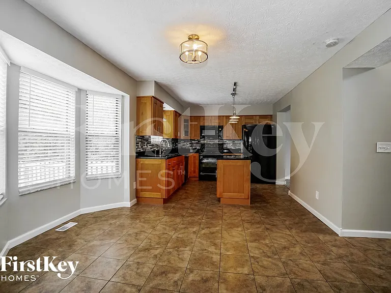 5947 Heritage Farms Dr — Photo 4