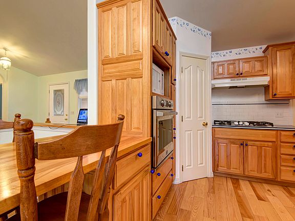 5th image of 307 Austin Pl