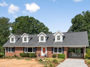 1090 Foxfire Rd, Kernersville, NC 27284