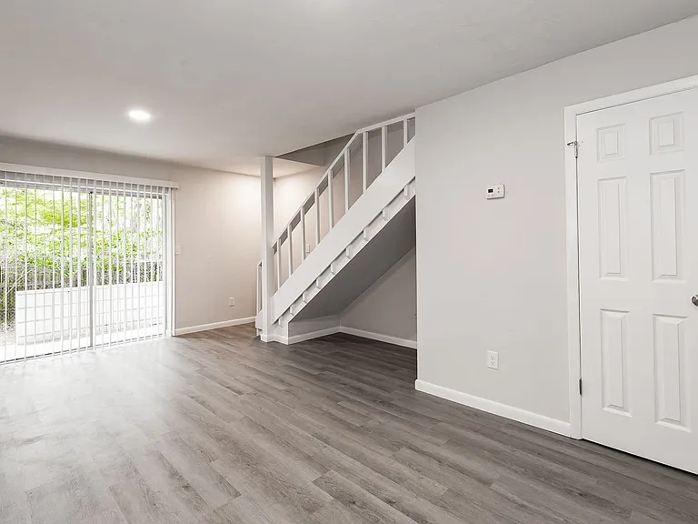 Oak Terrace — Photo 3