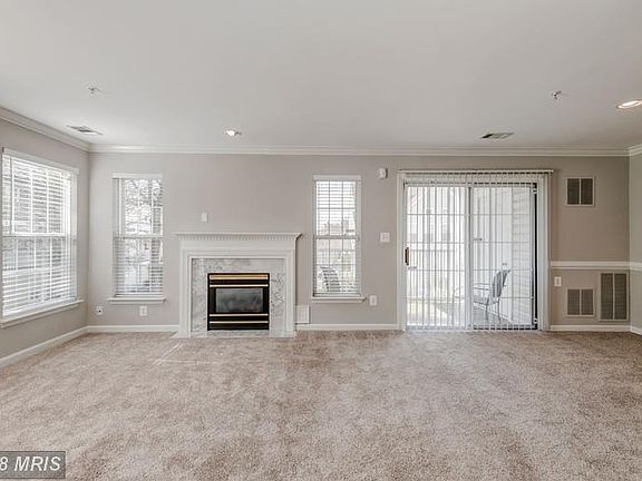 Living Room (1 of 3)