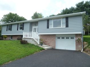 1 Countryside Rd, Columbia, NJ 07832