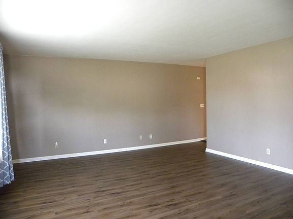2nd image of 705 W Rustic St