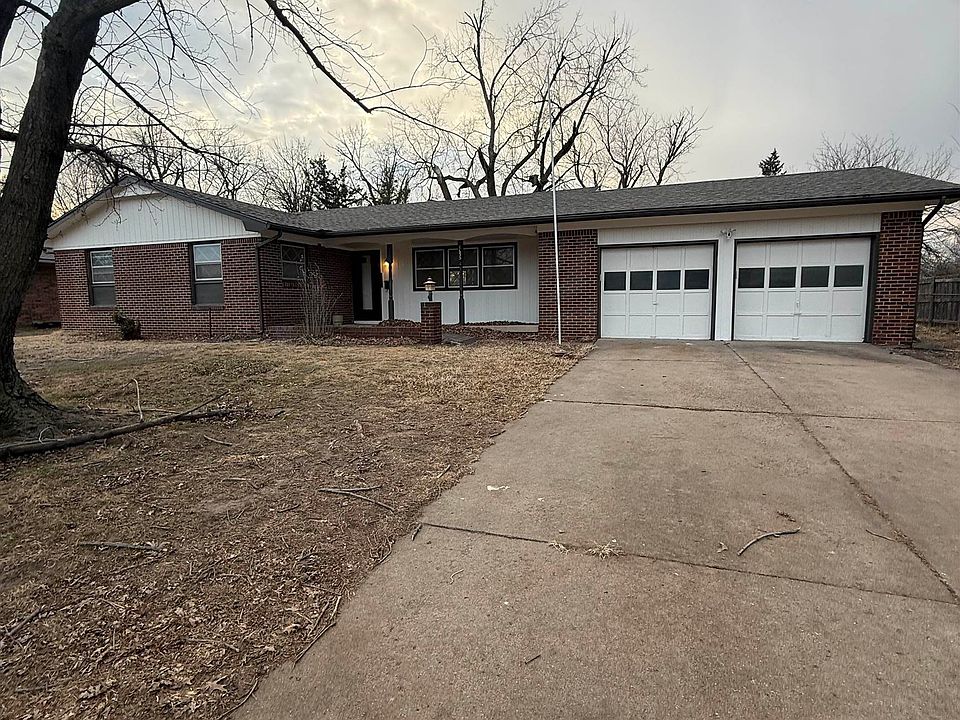 1st image of 1635 N Mount Carmel Ave