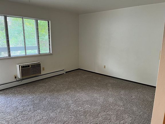 3rd image of 629 Collyer St #204