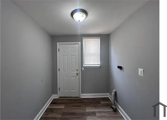 1111 N Luzerne Ave — Photo 7