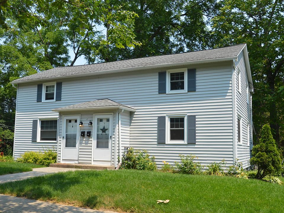 1st image of 2 Green Hill Ln