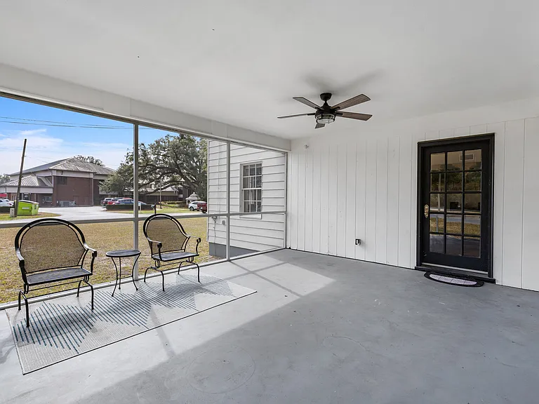 330 NE 1st Ave — Photo 7