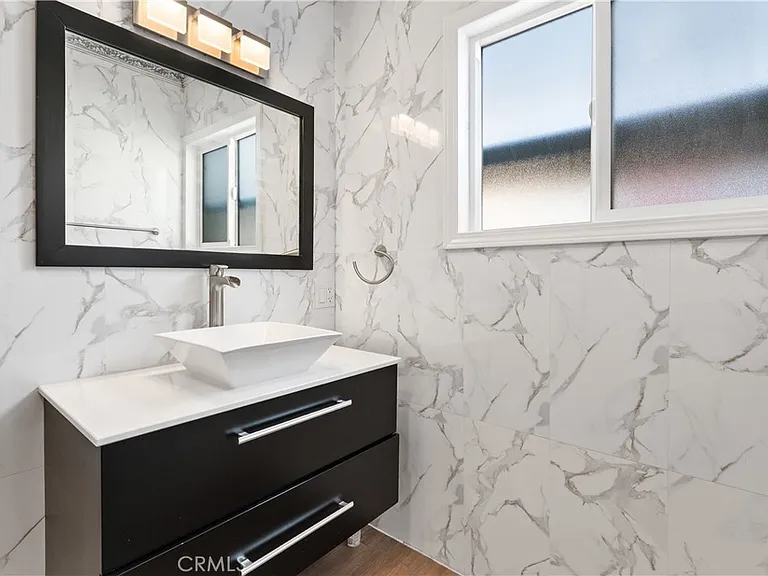 766 N Alexandria Ave — Photo 34
