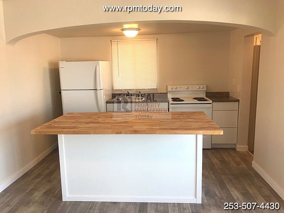 3rd image of 9618 Pacific Ave #8B