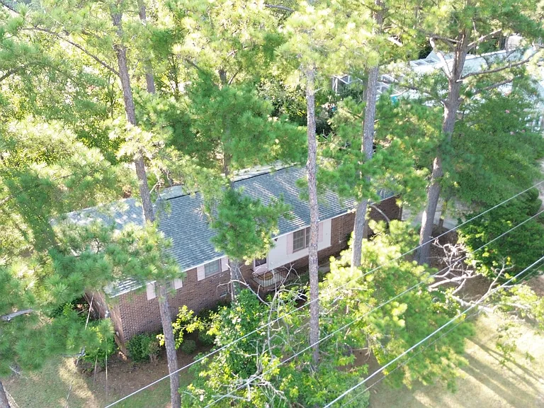 207 Deerwood Cir — Photo 9