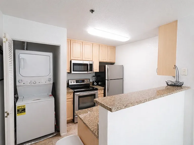 1970 Columbia St #501 — Photo 11