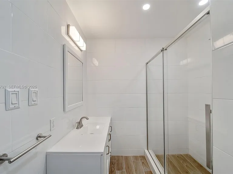 1102 NE 117th St — Photo 22