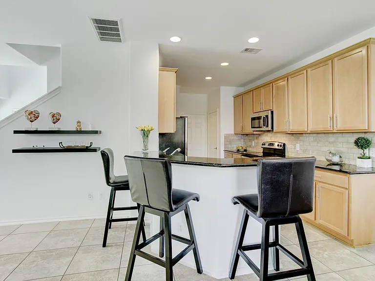 6423 Calgary Woods Ln — Photo 7