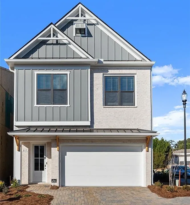 136 Village Green Ave