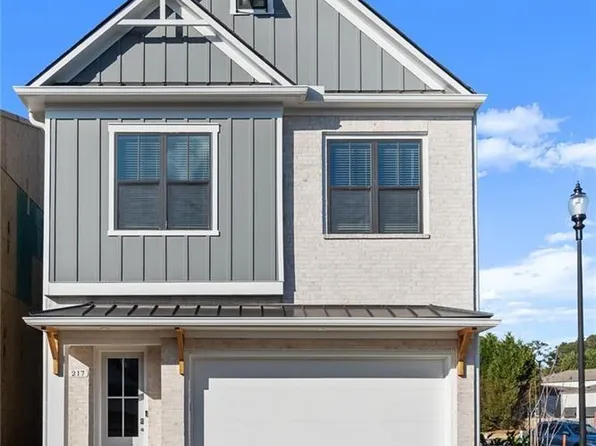 136 Village Green Ave, Woodstock, GA 30189