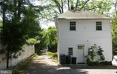 Building Photo - 2758 Chain Bridge Rd