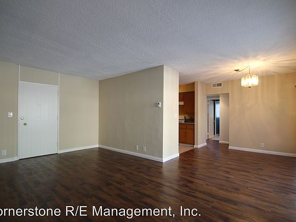 3rd image of 151 N Hudson Ave APT 01
