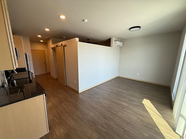 Mira Apartments — Photo 40