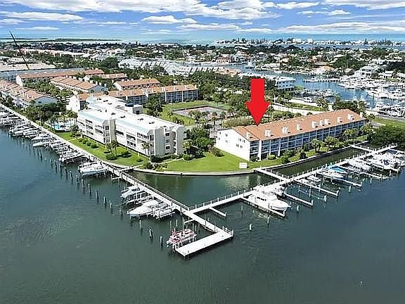 1st image of 133 Yacht Club Ln