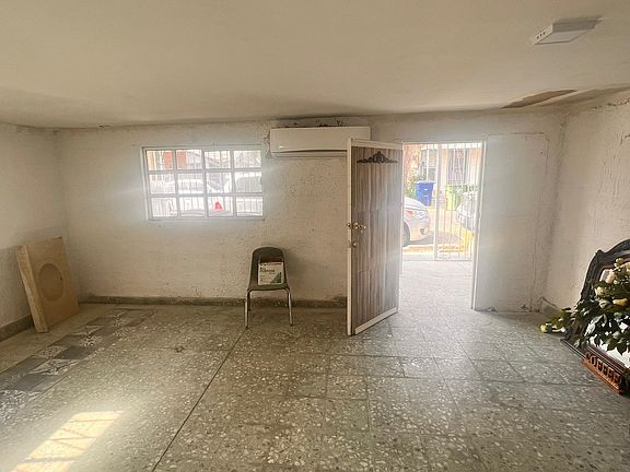 3rd image of 1817 1/2 Lincoln St