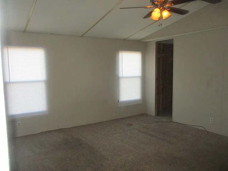 413 Debby St — Photo 15