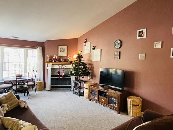 4th image of 20 Pheasant Meadow Dr #18/32