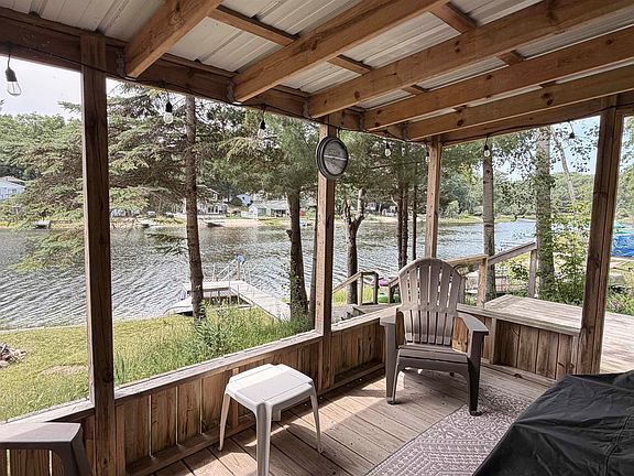 3rd image of 961 Lake Dr