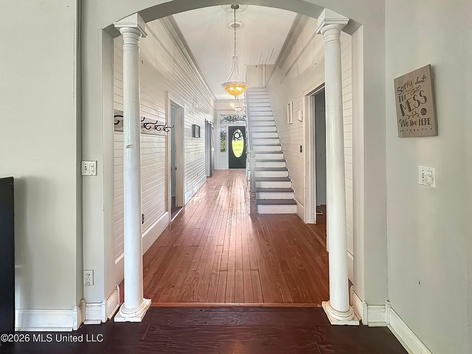 16th image of 513 Harmony Rd