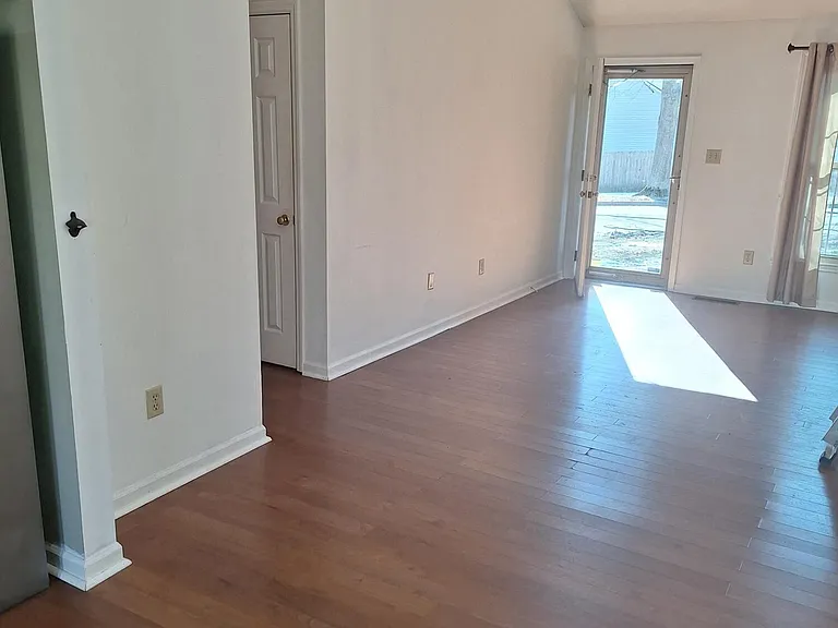 1717 Brook Park Dr — Photo 2